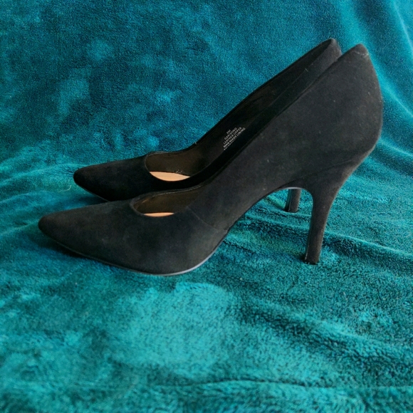 Nine West Black Suede Pumps - Picture 4 of 12